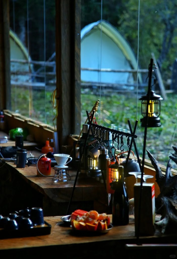 Stay in Tibetan guesthouses, enjoying warm hospitality and traditional culture.
