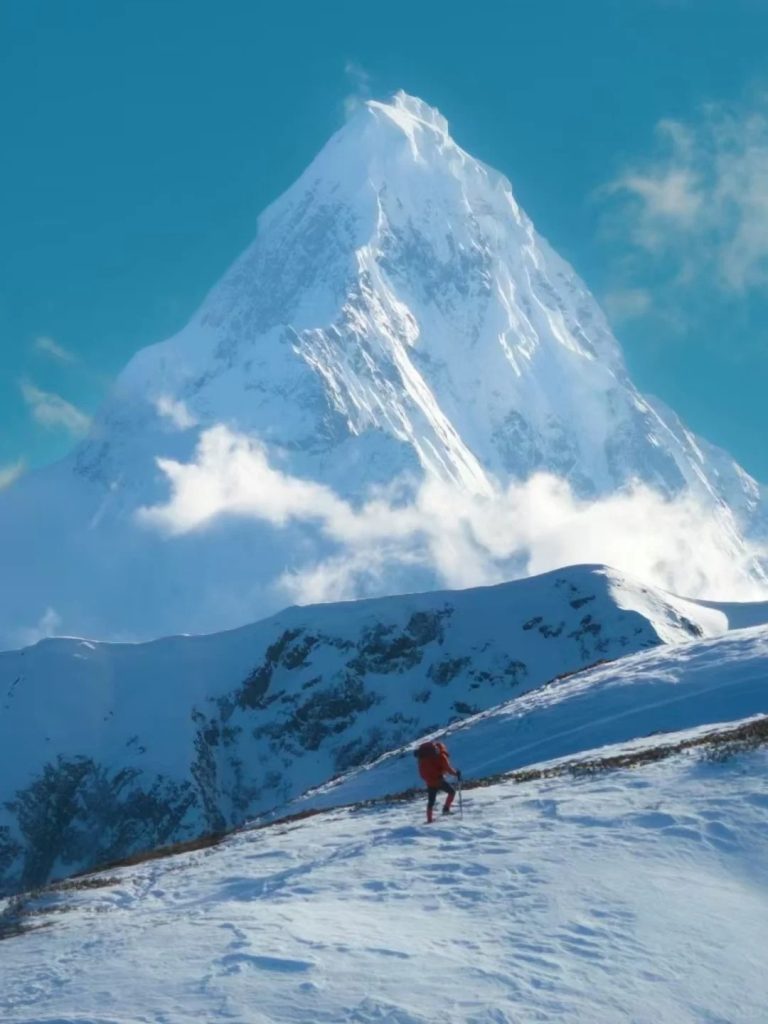  (Khawakarpo) means “White Snow Peak,”Mountain Climbing
