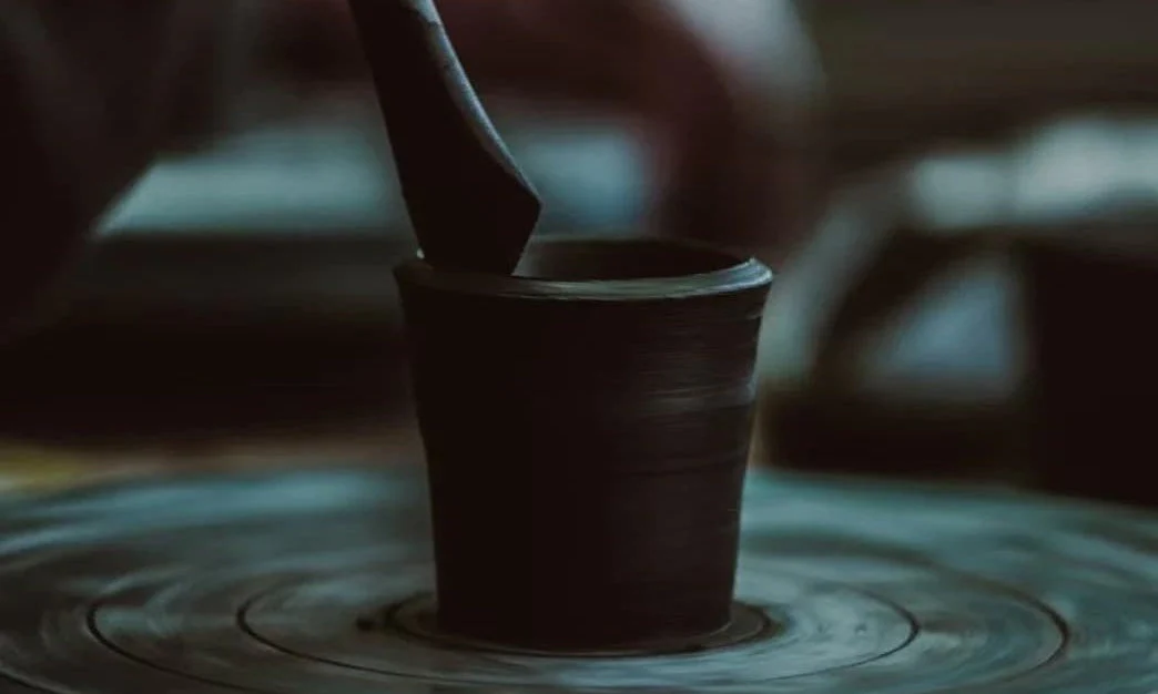 Is Tibetan Black Pottery Really Inferior to Jingdezhen or Japanese Ceramics?